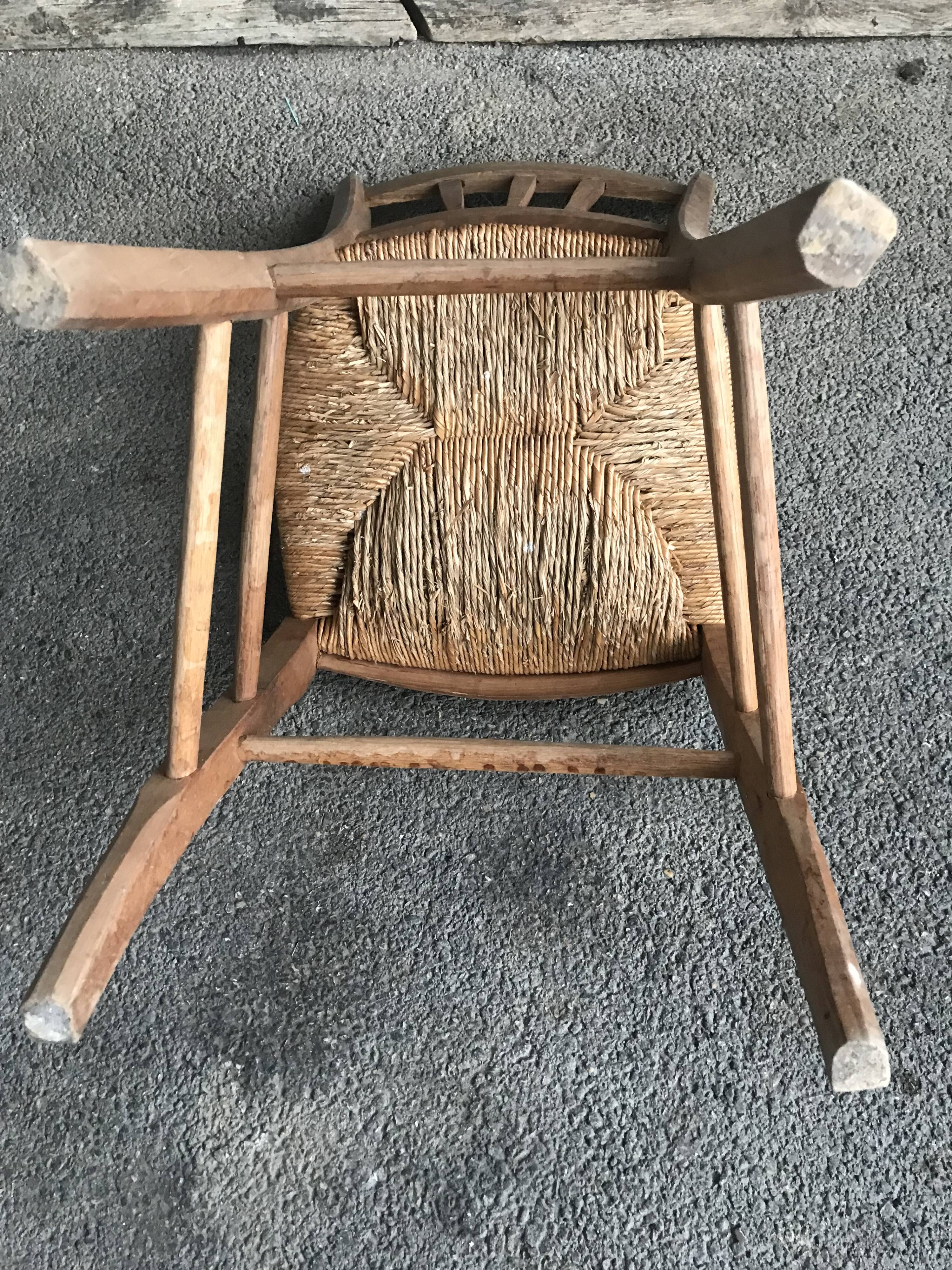 Chaise en bois ancienne