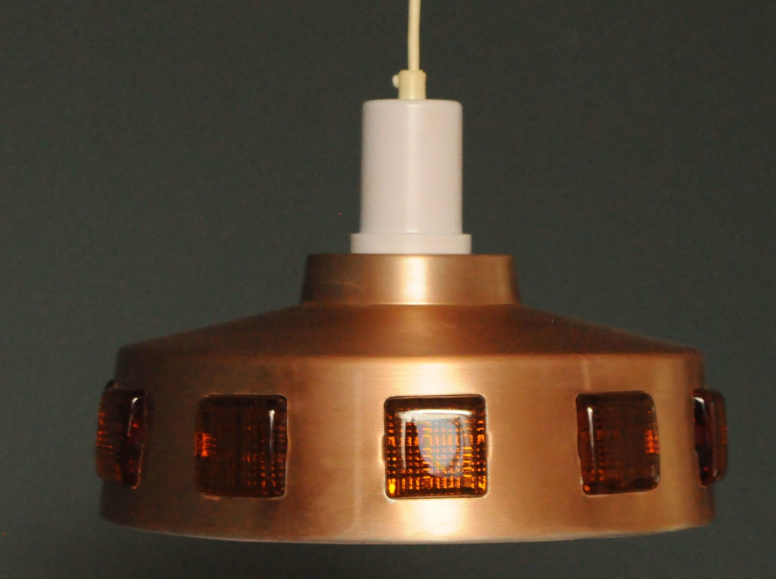 suspension-ovni-vitrika-selency