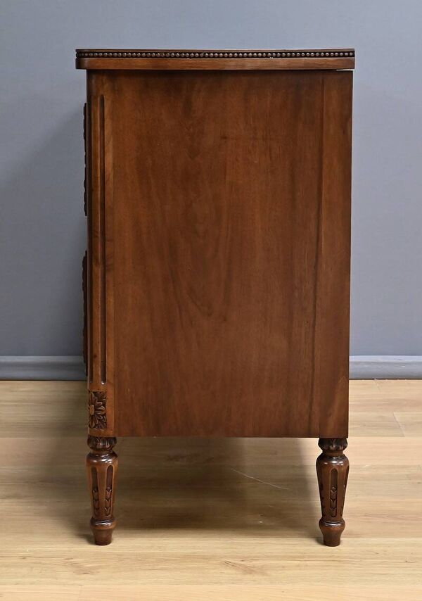 Commode en Noyer, style Louis XVI – Milieu XXe