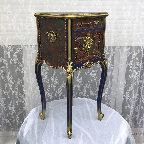 Meuble relooké classique – table de chevet décorative bleu et doré