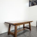 Assembly table