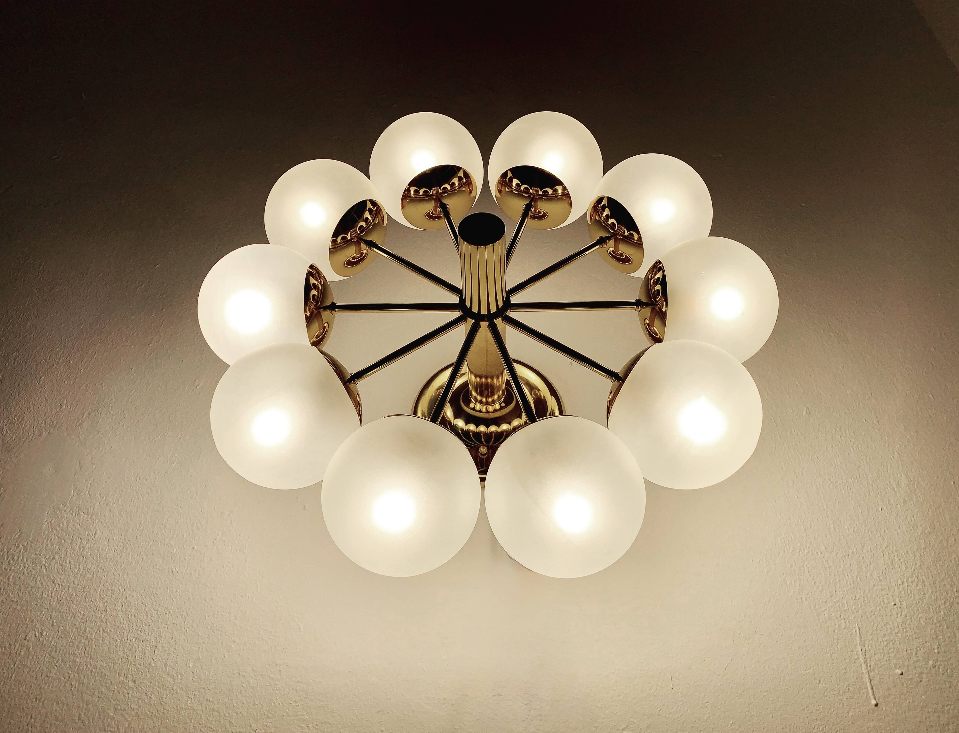 Lampe de plafond Sputnik en laiton par Kaiser Leuchten