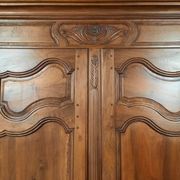 Armoire Louis XV en noyer