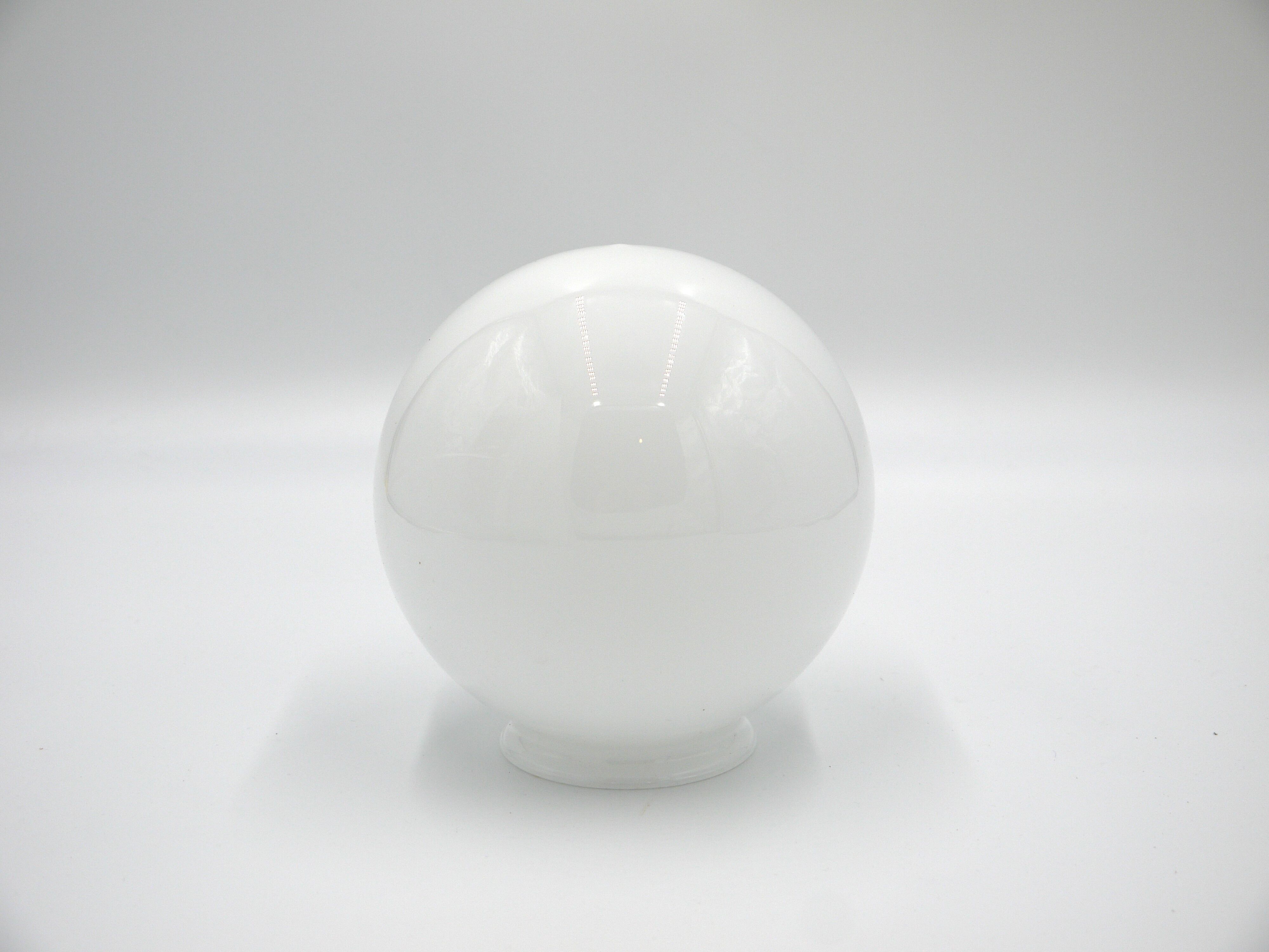 White glass globe ø15cm