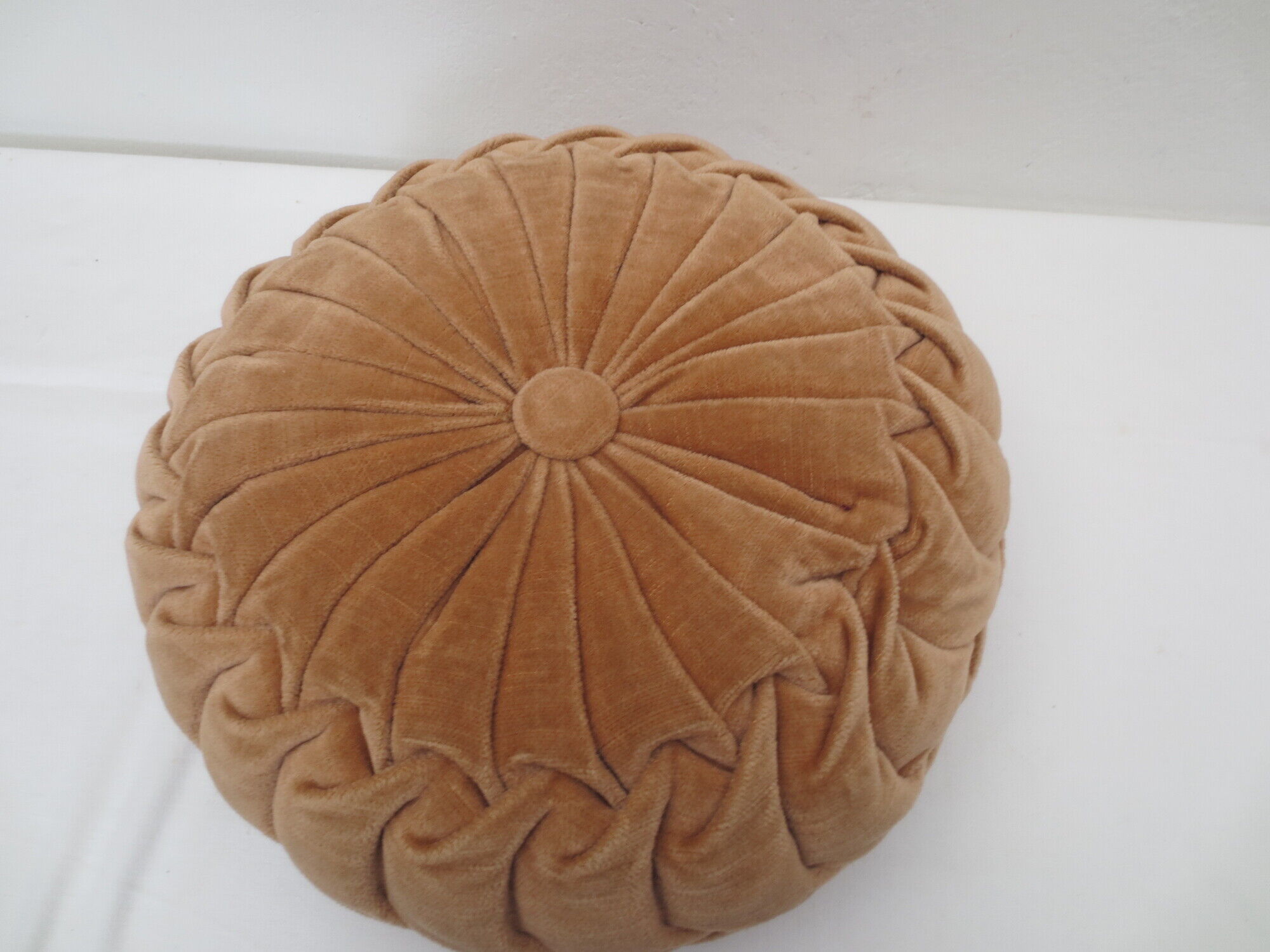 Vintage round cushion in velvet grège / chamois of 36cm in diameter