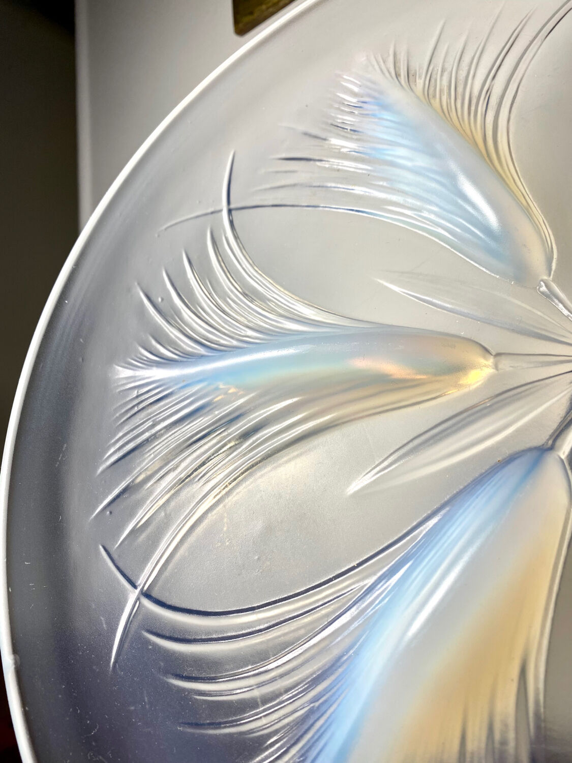 Verlys opalescent /opaline decorative tray (d.32.3cm)