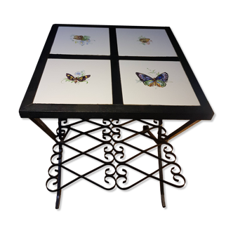 Magazine table in wrought iron and butterfly patterned tiles
