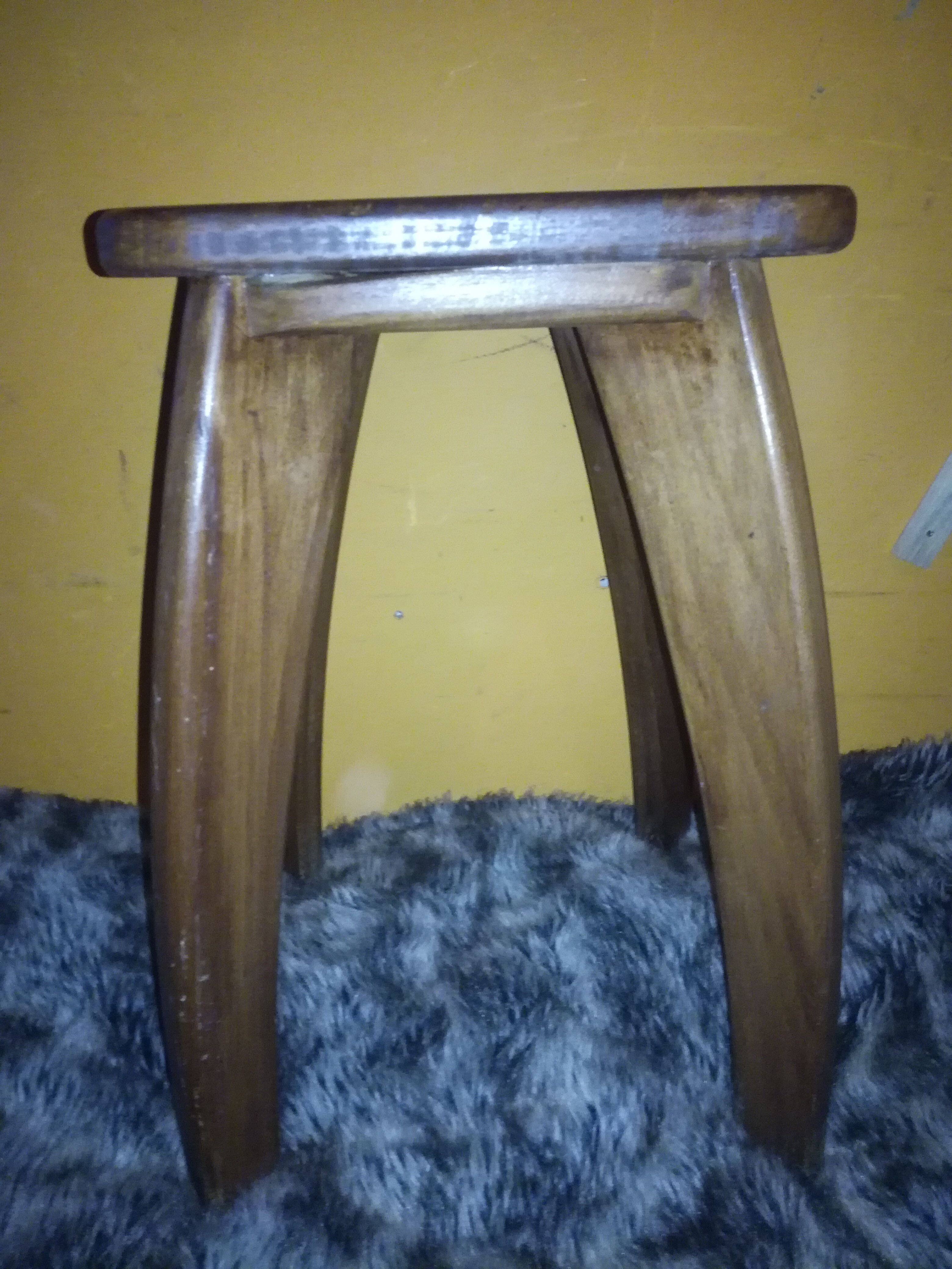 Tabouret en bois massif
