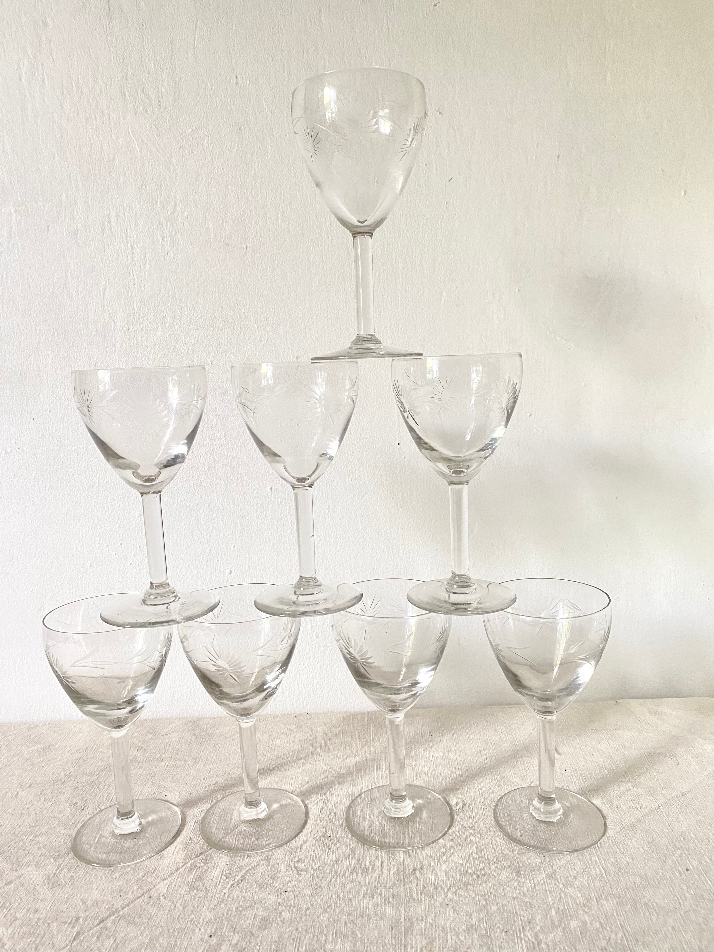 Wine glasses carved floral decoration