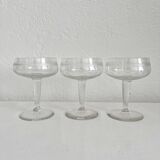 3 coupes à champagne anciennes en cristal décor gravé