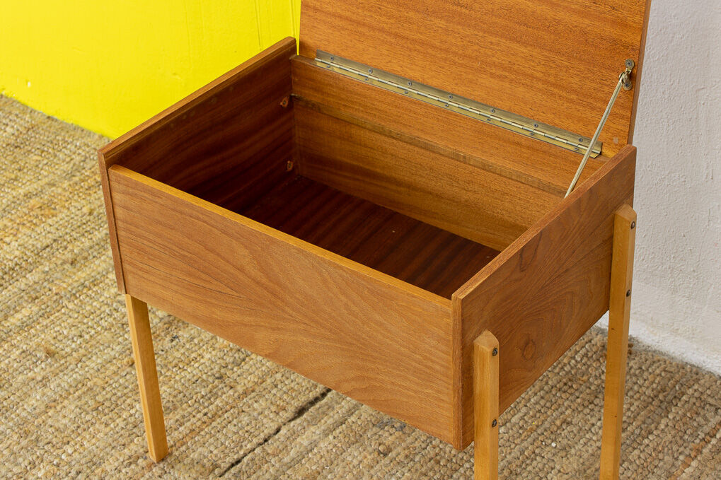 Scandinavian bedside table 50.5 cm