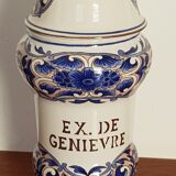 Pots a pharmacy in earthenware