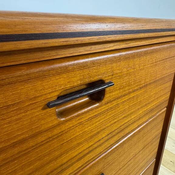 Petite commode en teck à trois tiroirs, Danemark 1960