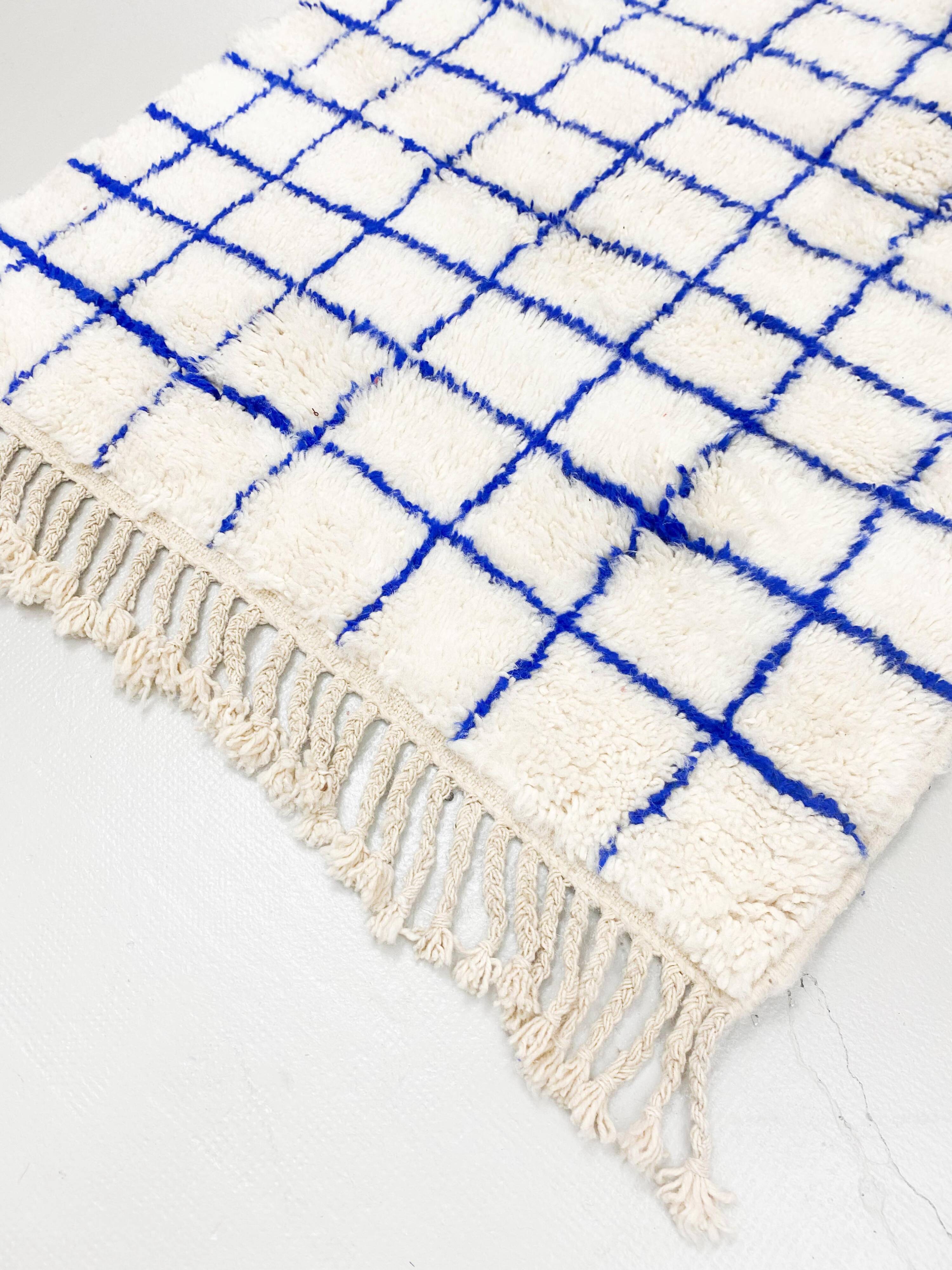 Moroccan Berber carpet Beni Ouarain with majorelle blue checks 1.5x1.10m