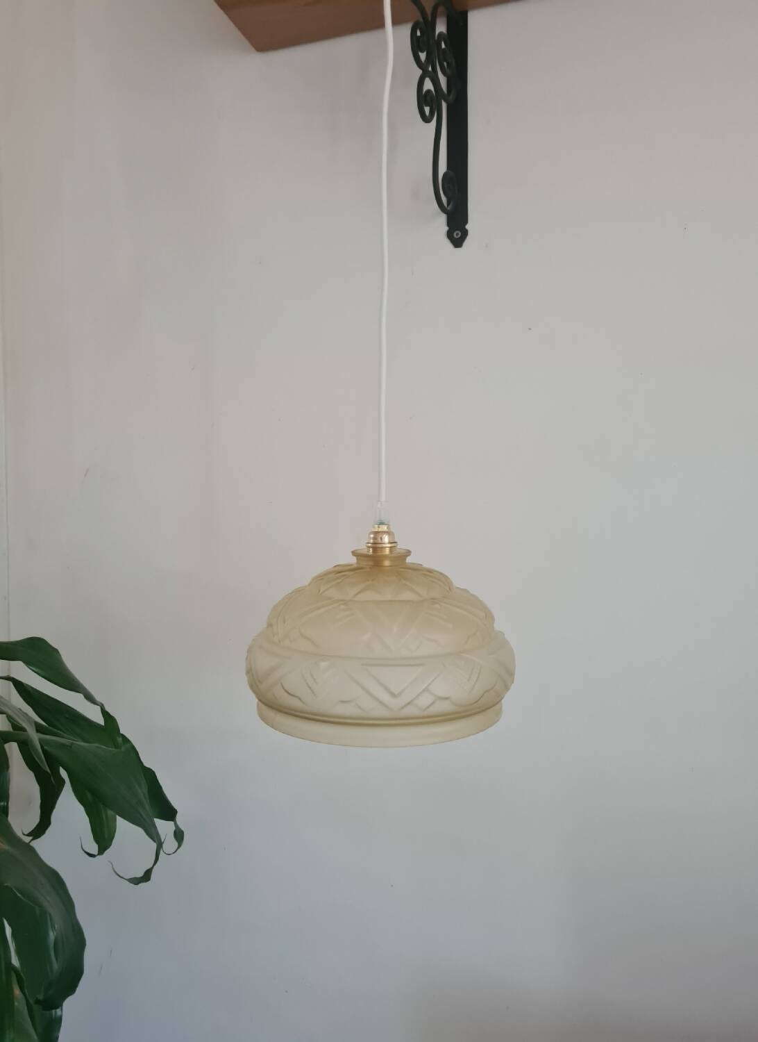 Light yellow Art Deco lampshade pendant light