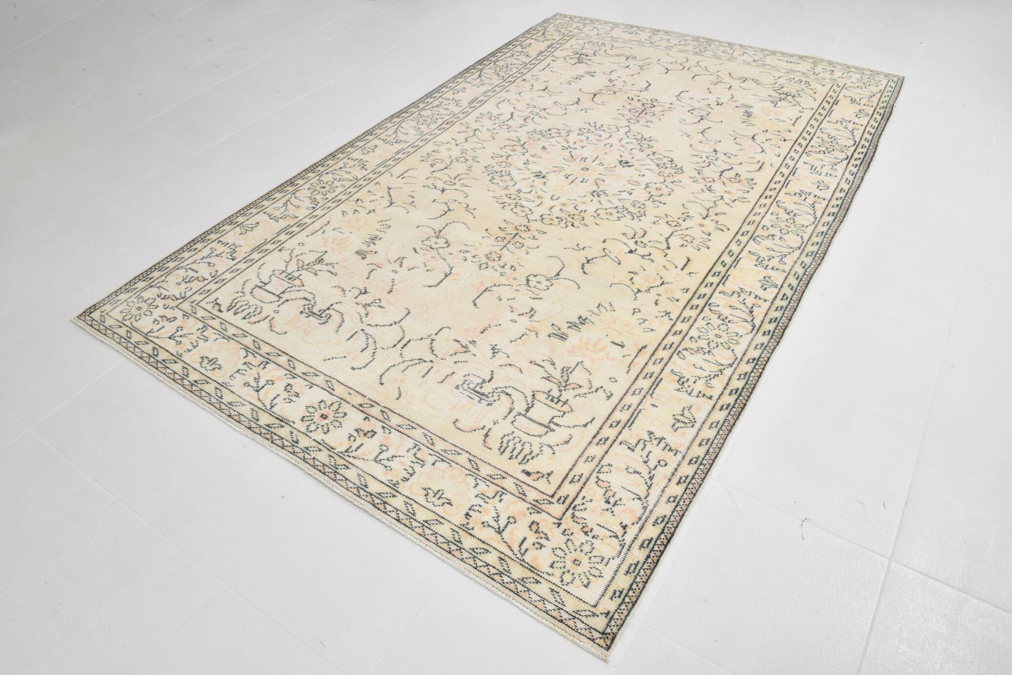 6x10 Large Cream & Black Oriental Vintage Rug, 192x307Cm