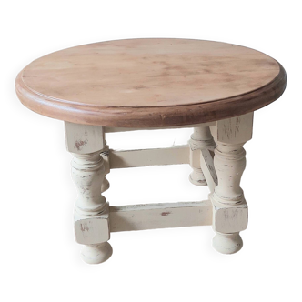 Small round table in solid oak