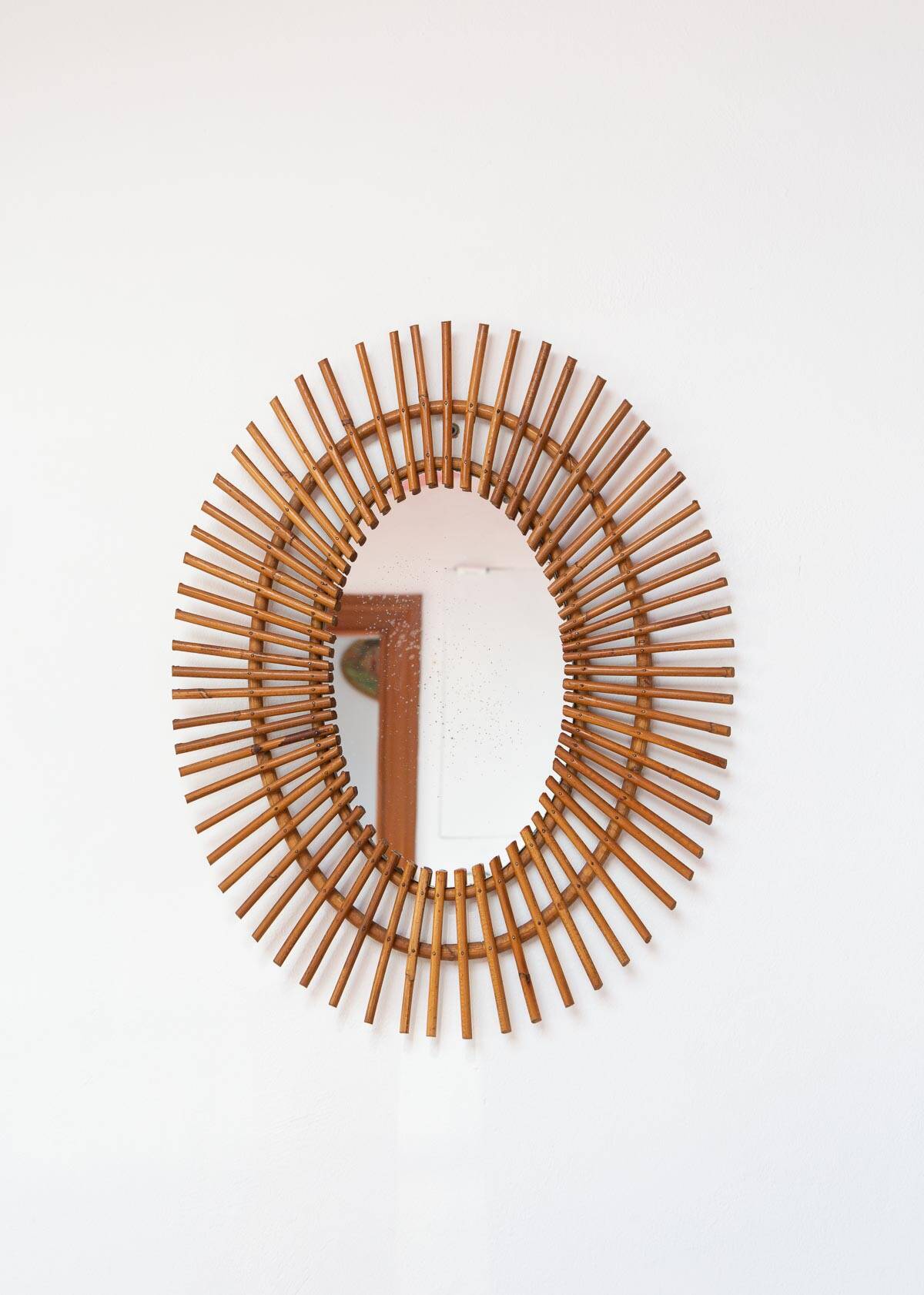 Miroir oval en rotin, années 1960