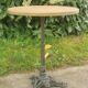 Table vintage de bistrot parisien