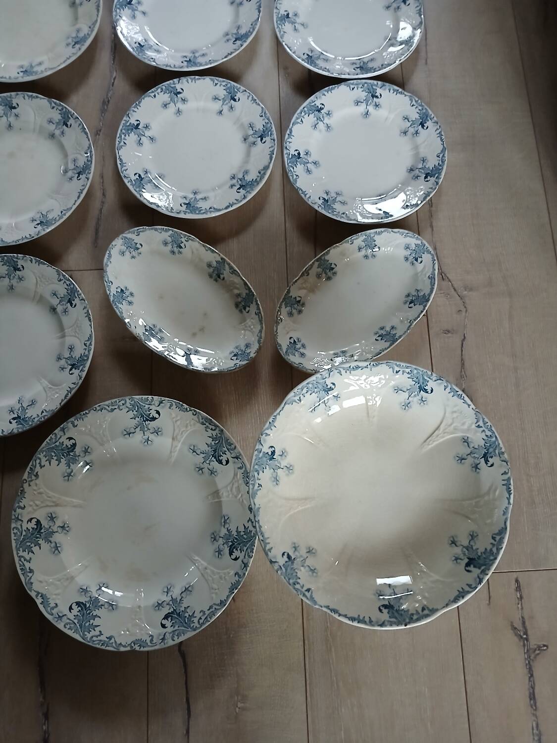 Longwy iron earth dinnerware set