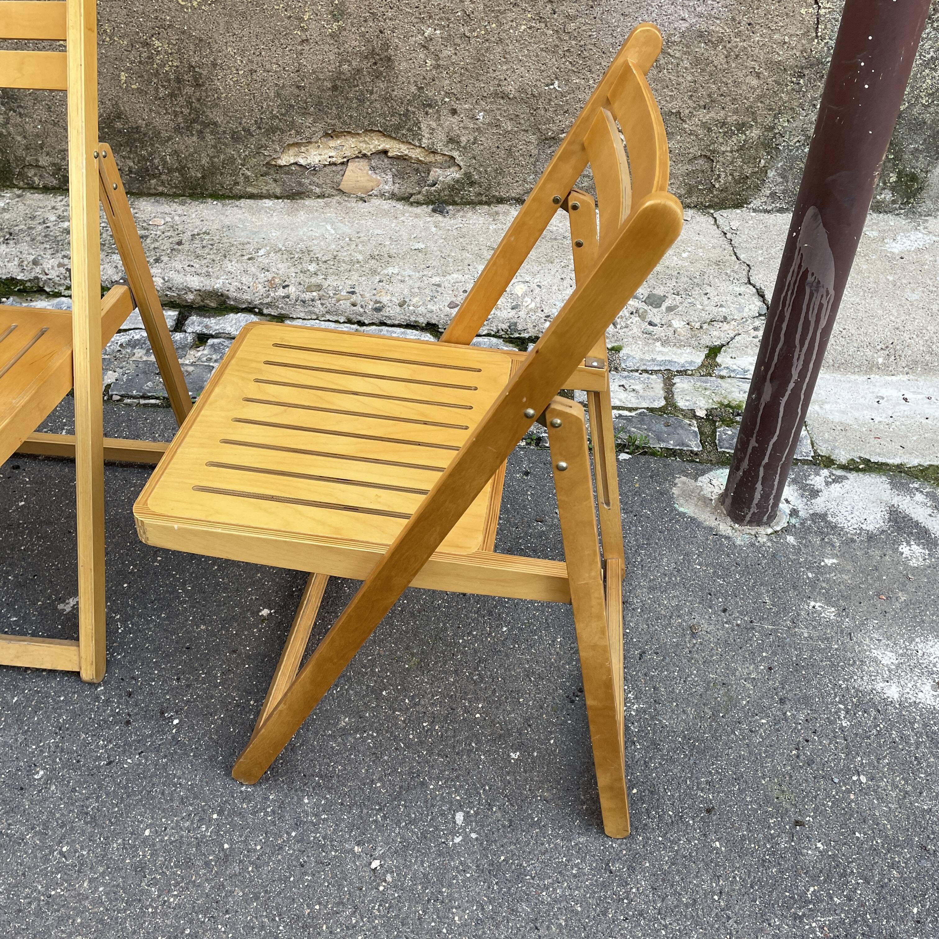 Lot 3 folding chairs vintage wood design