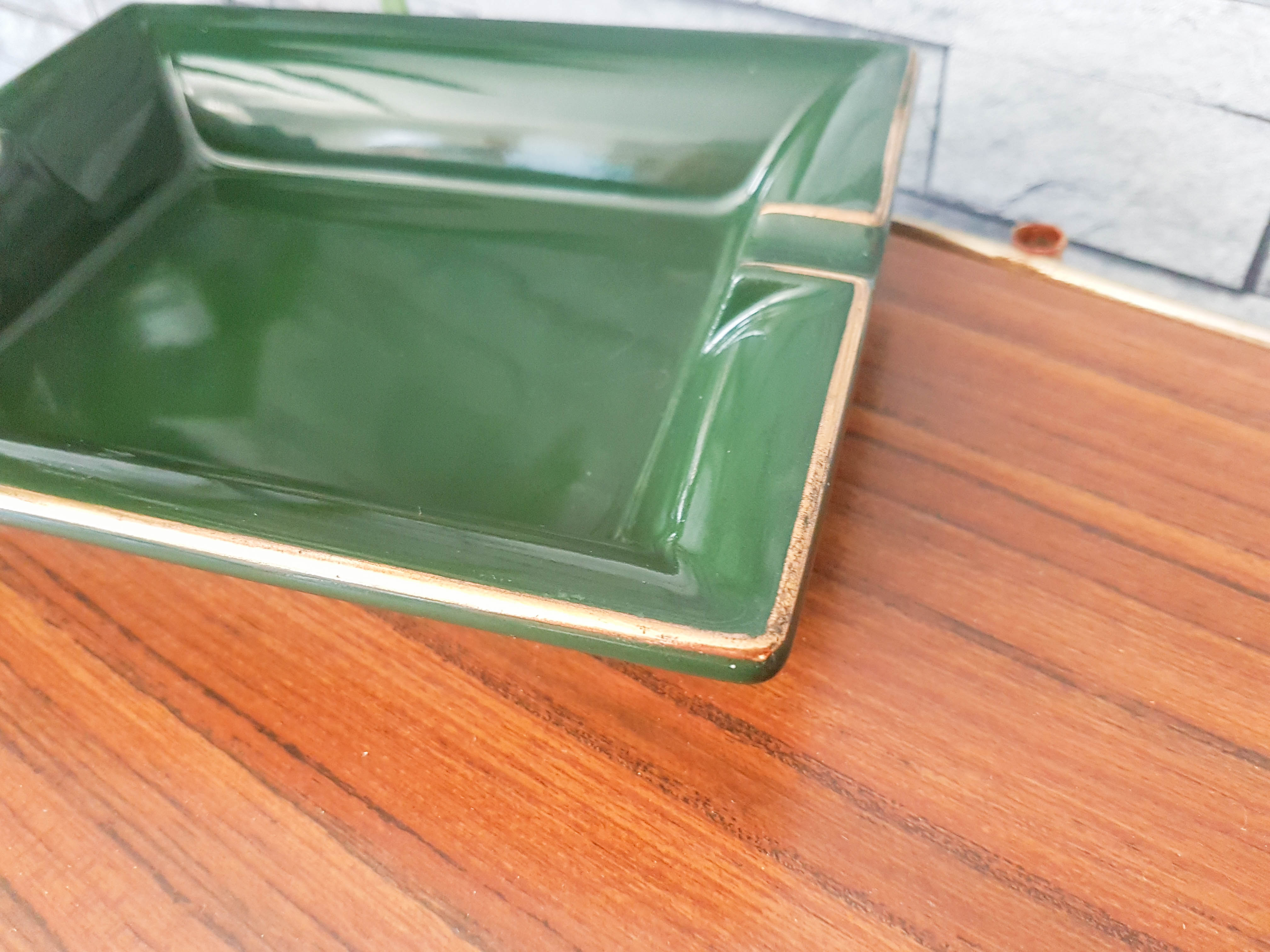 Green and gilded ceramic ashtray M99
