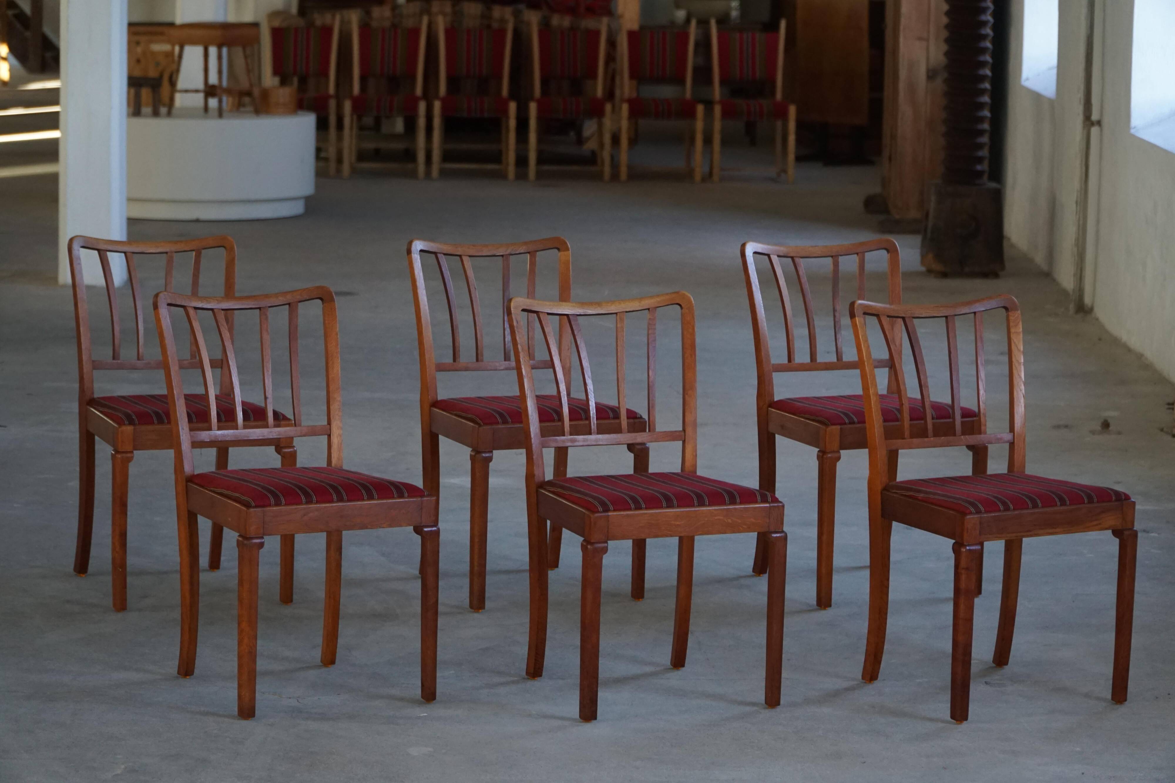 Set of 6 modern classic Danish dining chairs, oak with upholstered seats, 1950s.