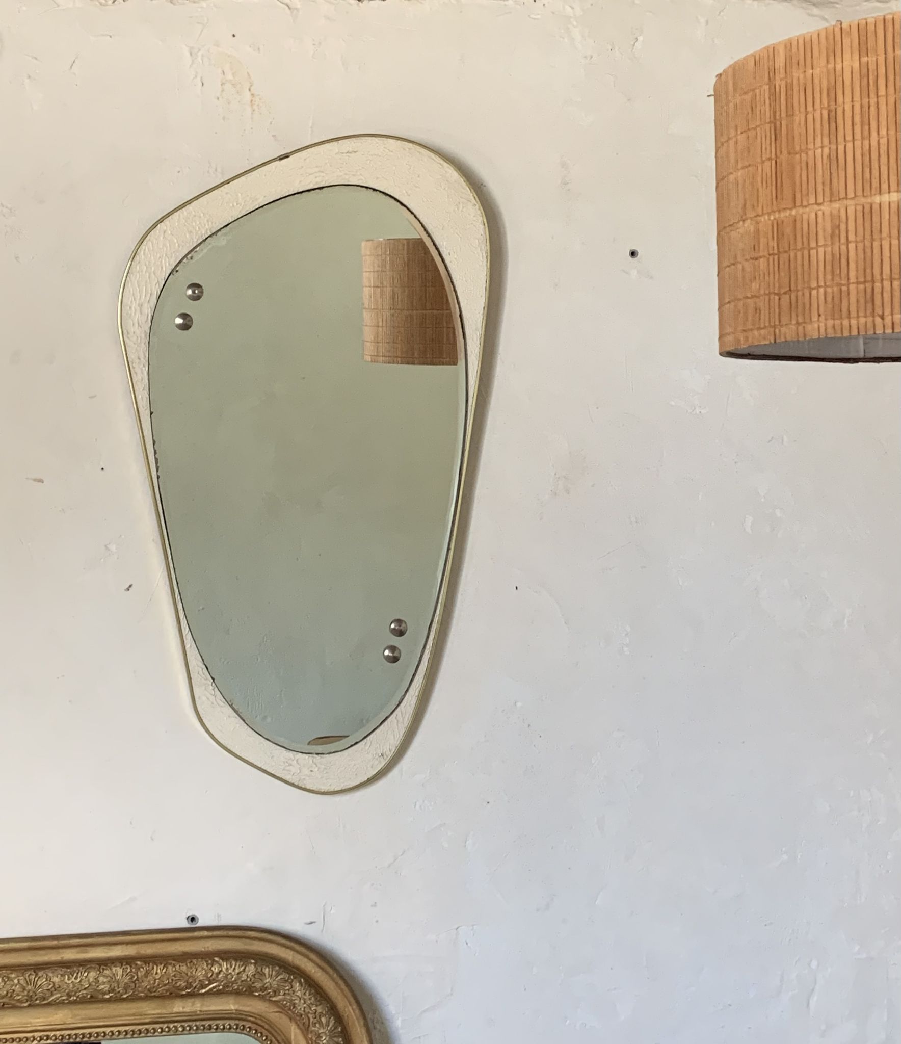 Miroir mural doré asymétrique rétroviseur