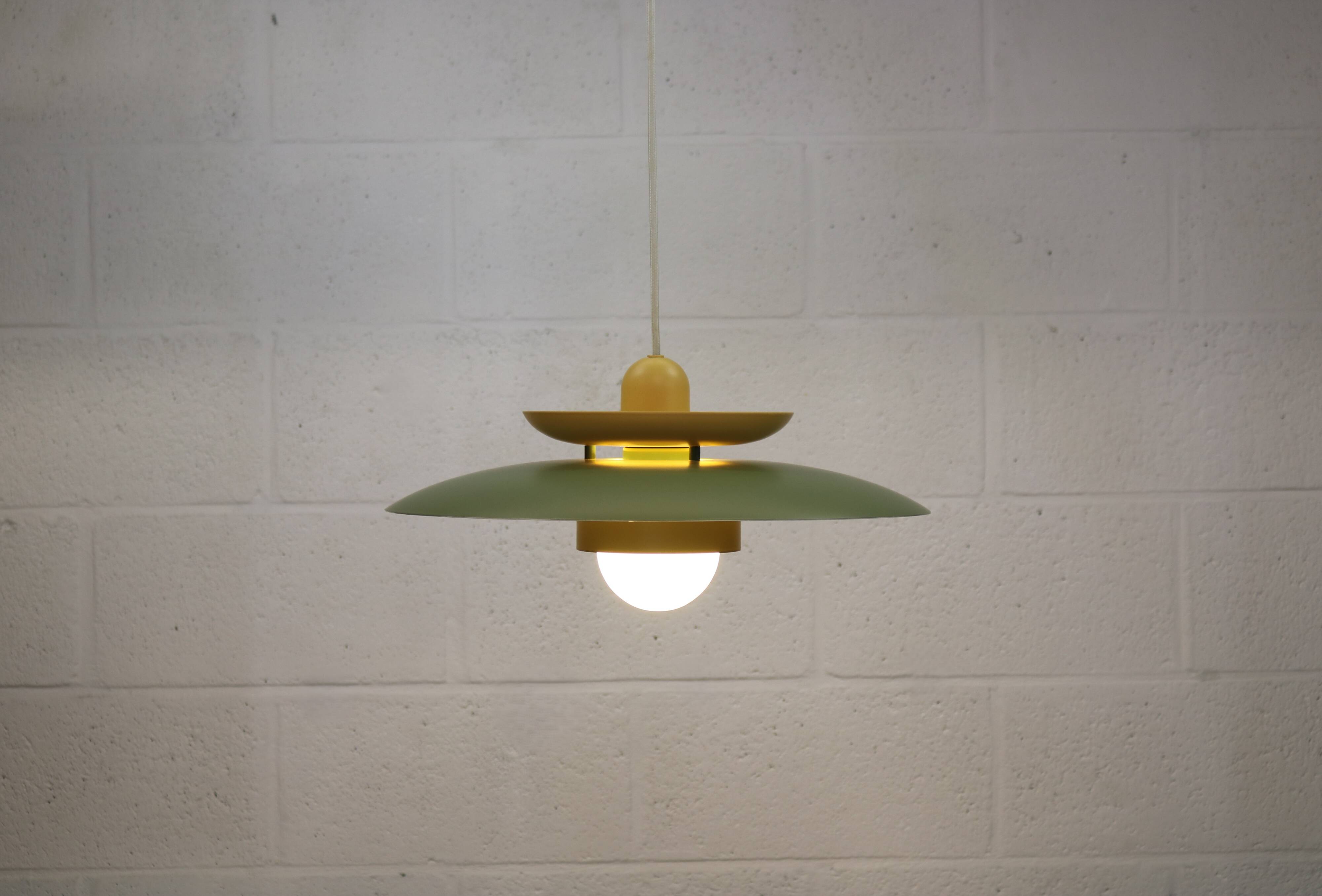 Lampe suspendue laquée verte vintage - Danemark 1980 -