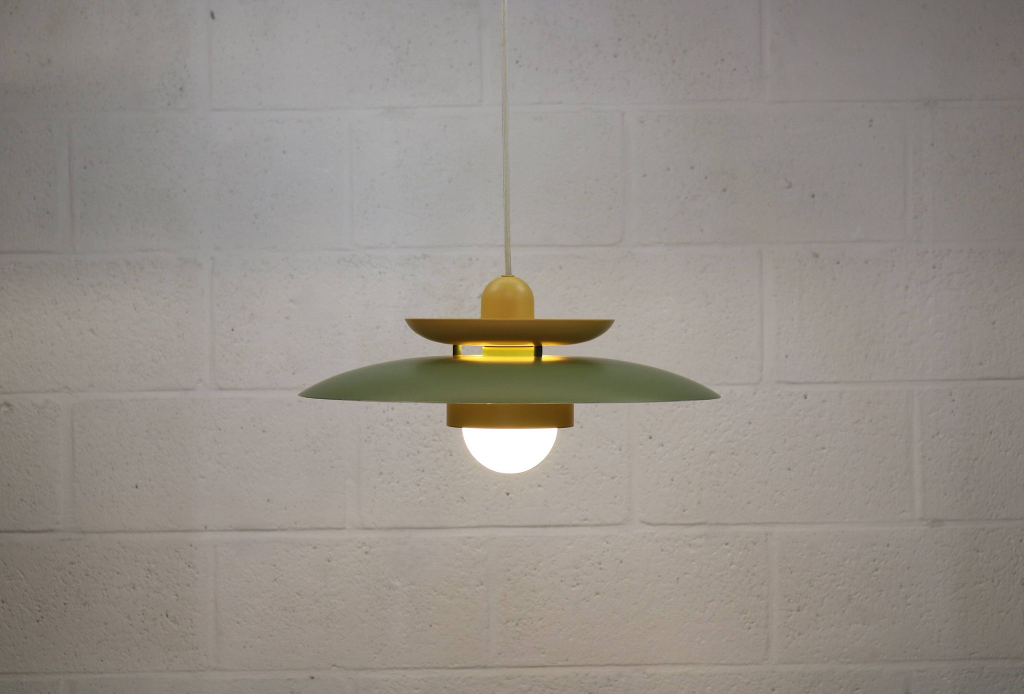 Lampe suspendue laquée verte vintage - Danemark 1980 -