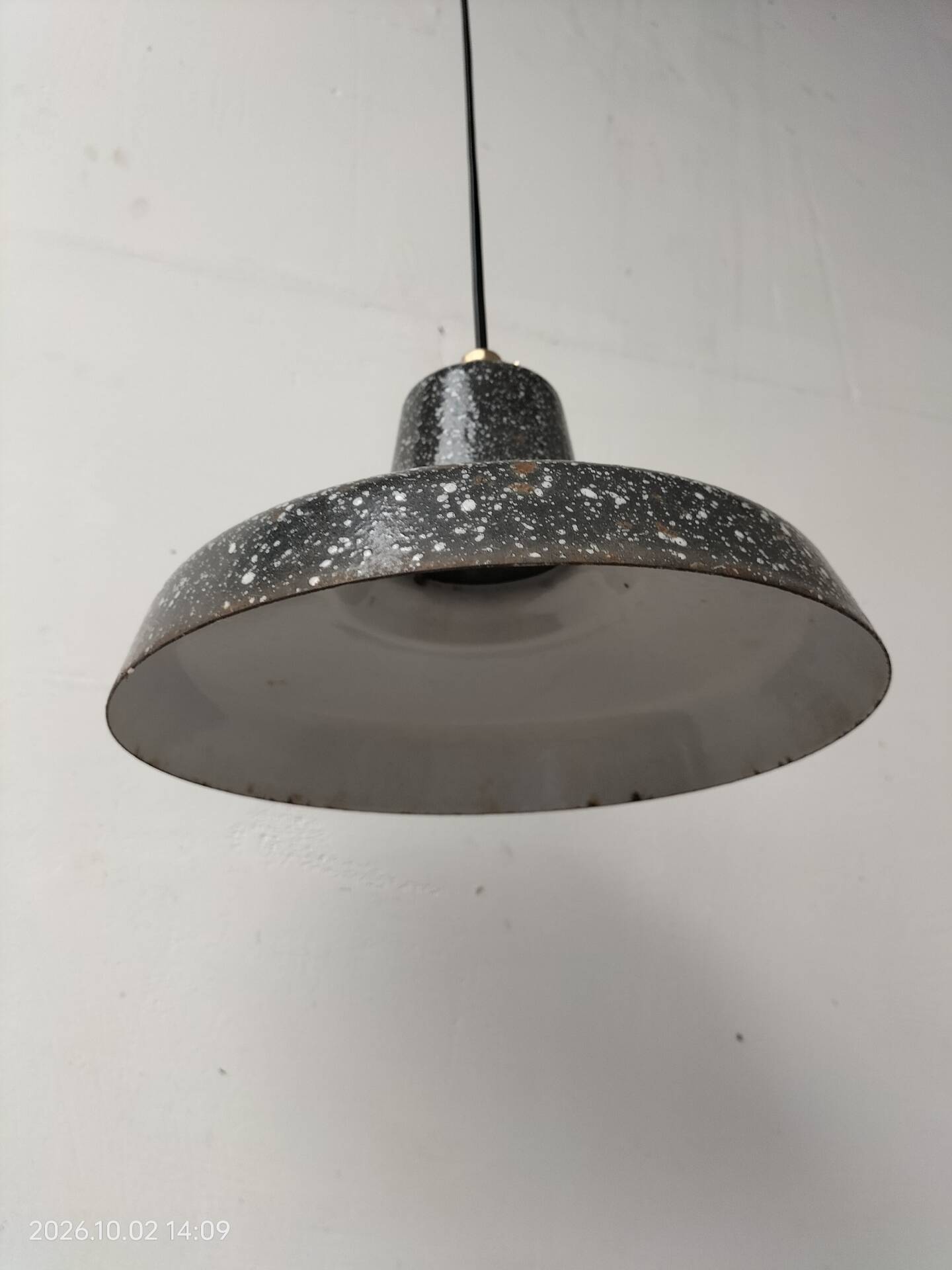 Enamelled sheet suspension