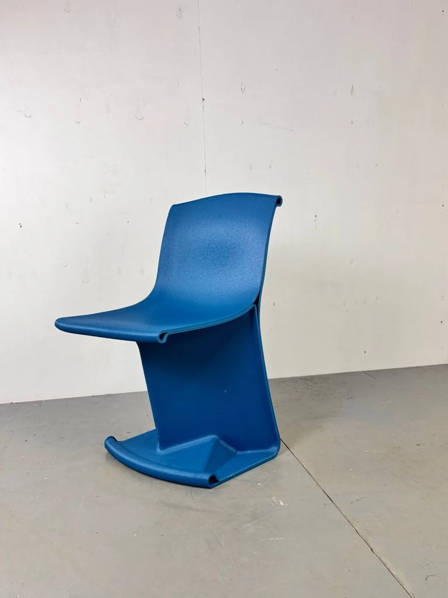 Chaise moderne futuriste infinie imprimée en 3D attribuée à Dirk Vander Kooij, années 2000.