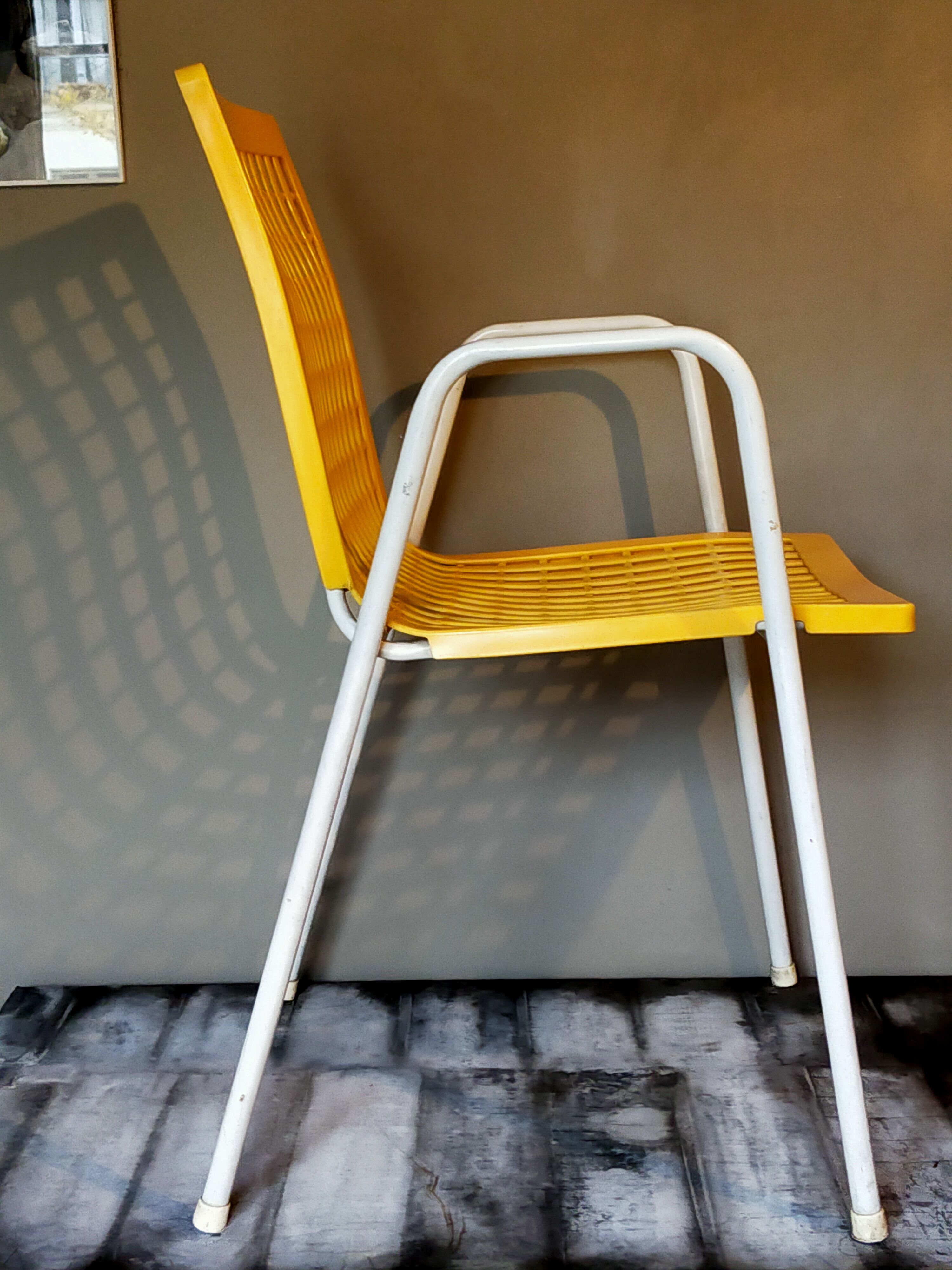 Chaise design vintage Grosfillex n°2070