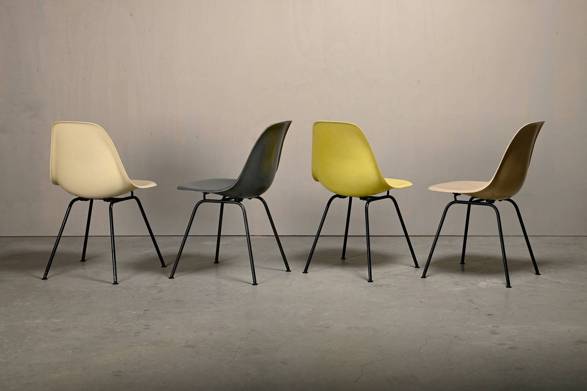 Ensemble de chaises d'appoint en fibre de verre Charles & Ray Eames DSX multicolores pour Herman Mi