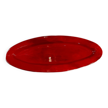 Plat en céramique rouge signé Voltz