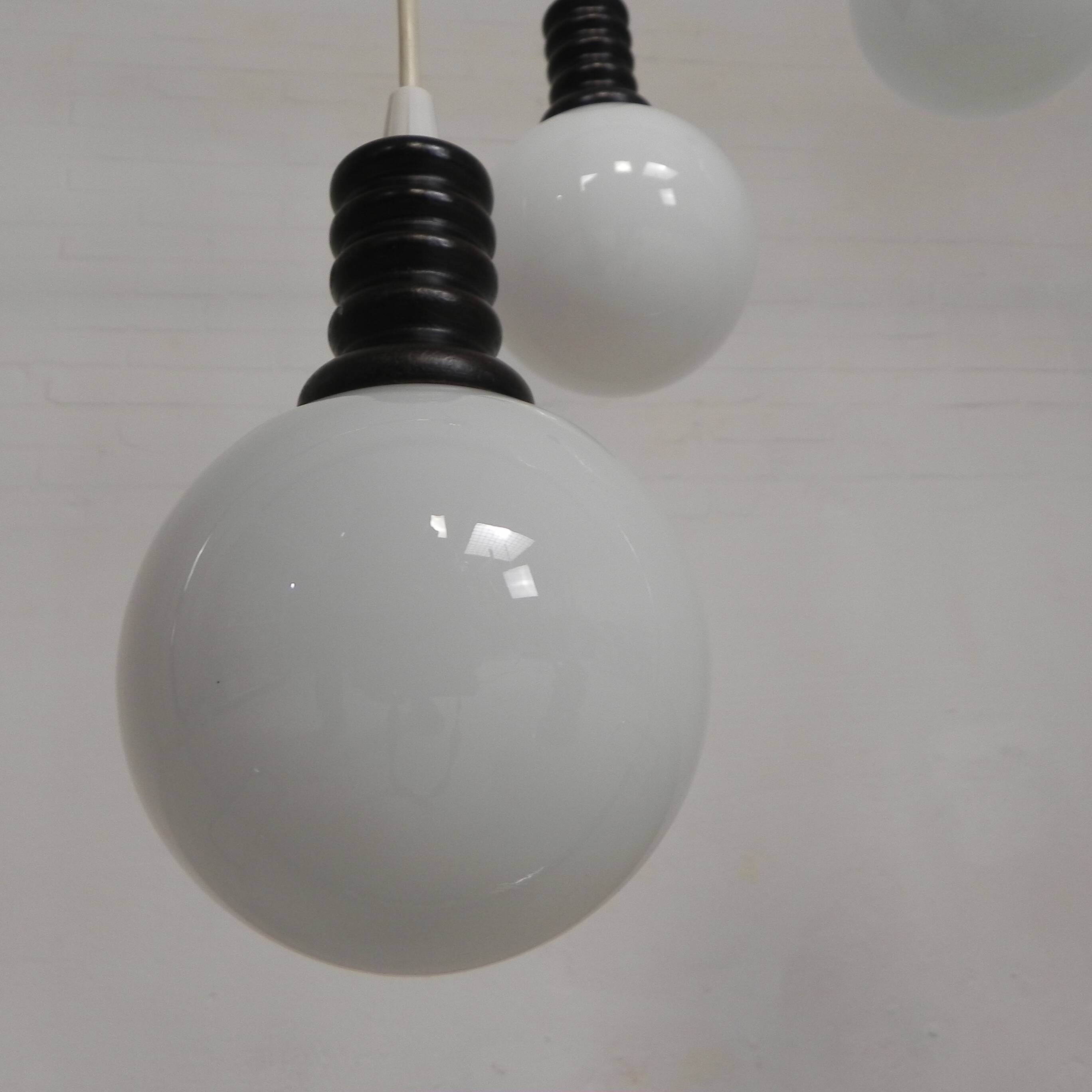 Lampe suspendue Cascade avec 5 boules en verre blanc, années 70