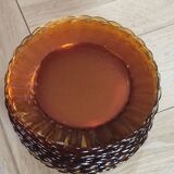 Fifteen amber Duralex model Marguerite plates