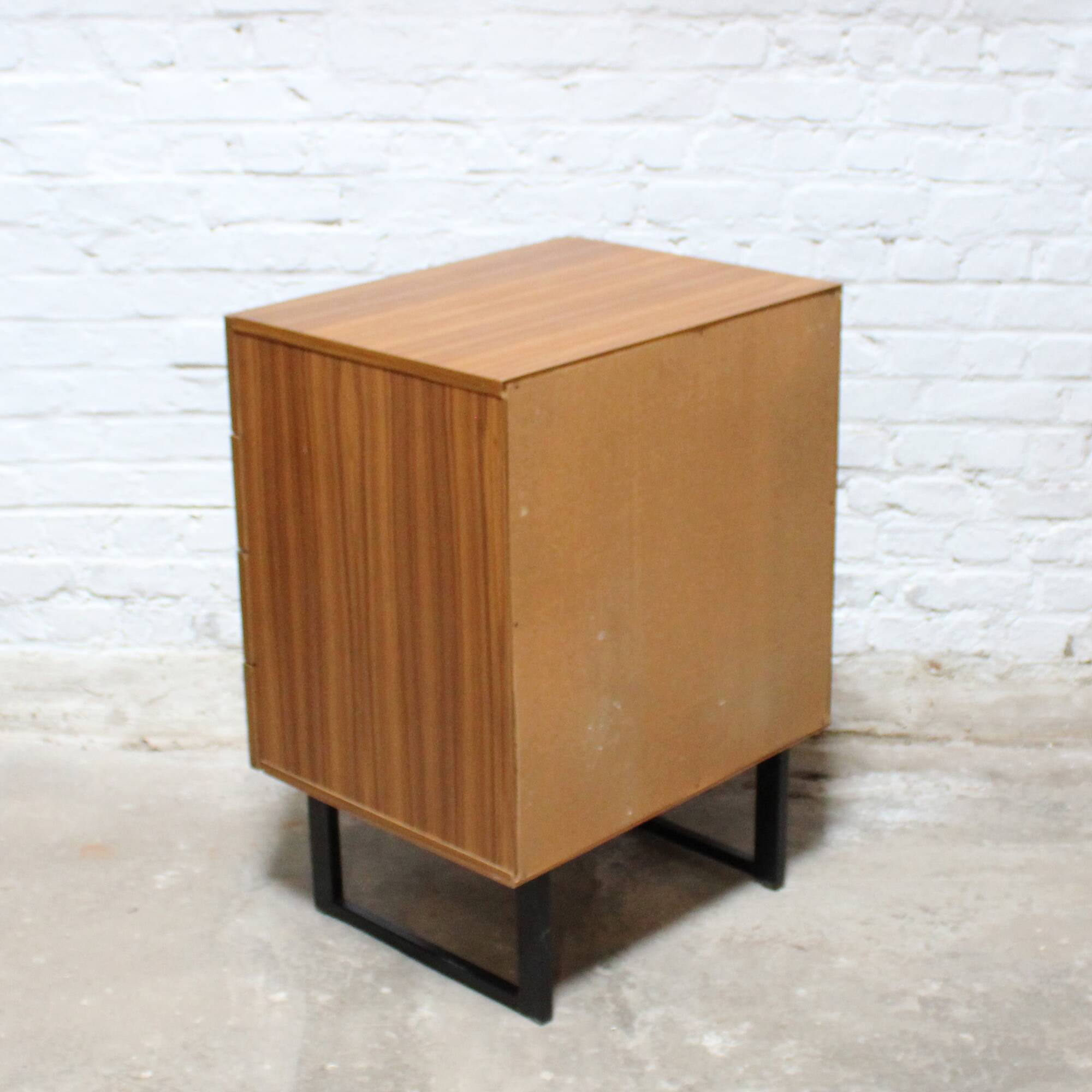 Vintage "664" chest of drawers by Pierre Guariche for Meurop 1965
