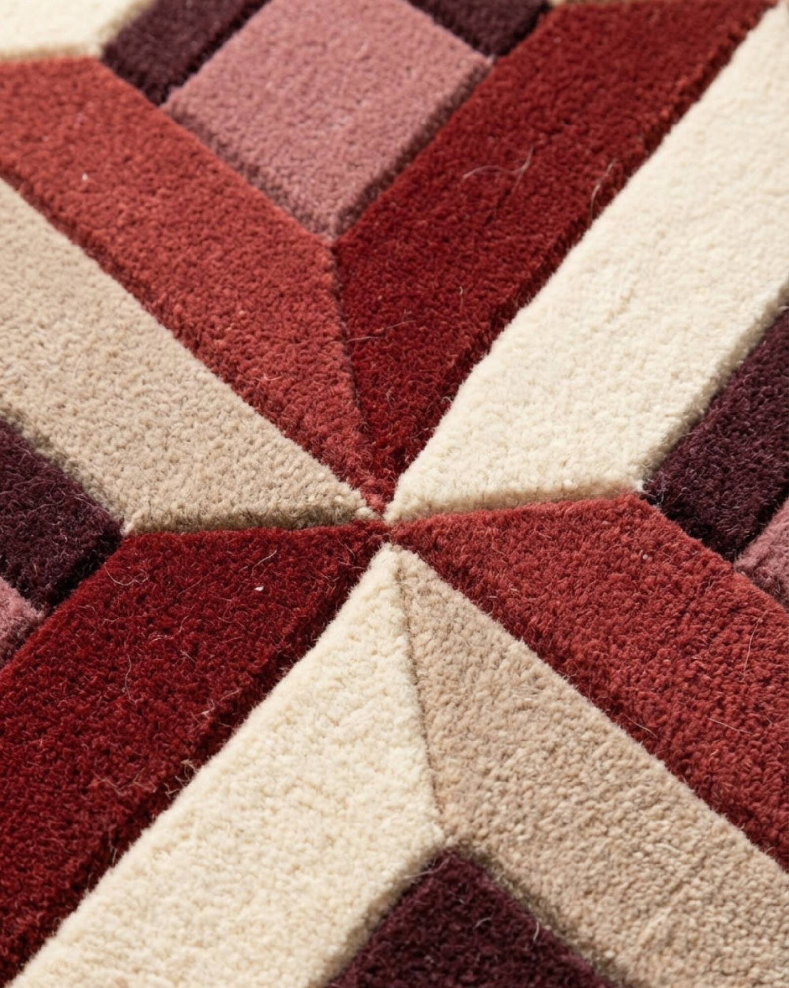 Dante rug, hand-tufted wool, carmine red, 170 x 240 cm - Rugier