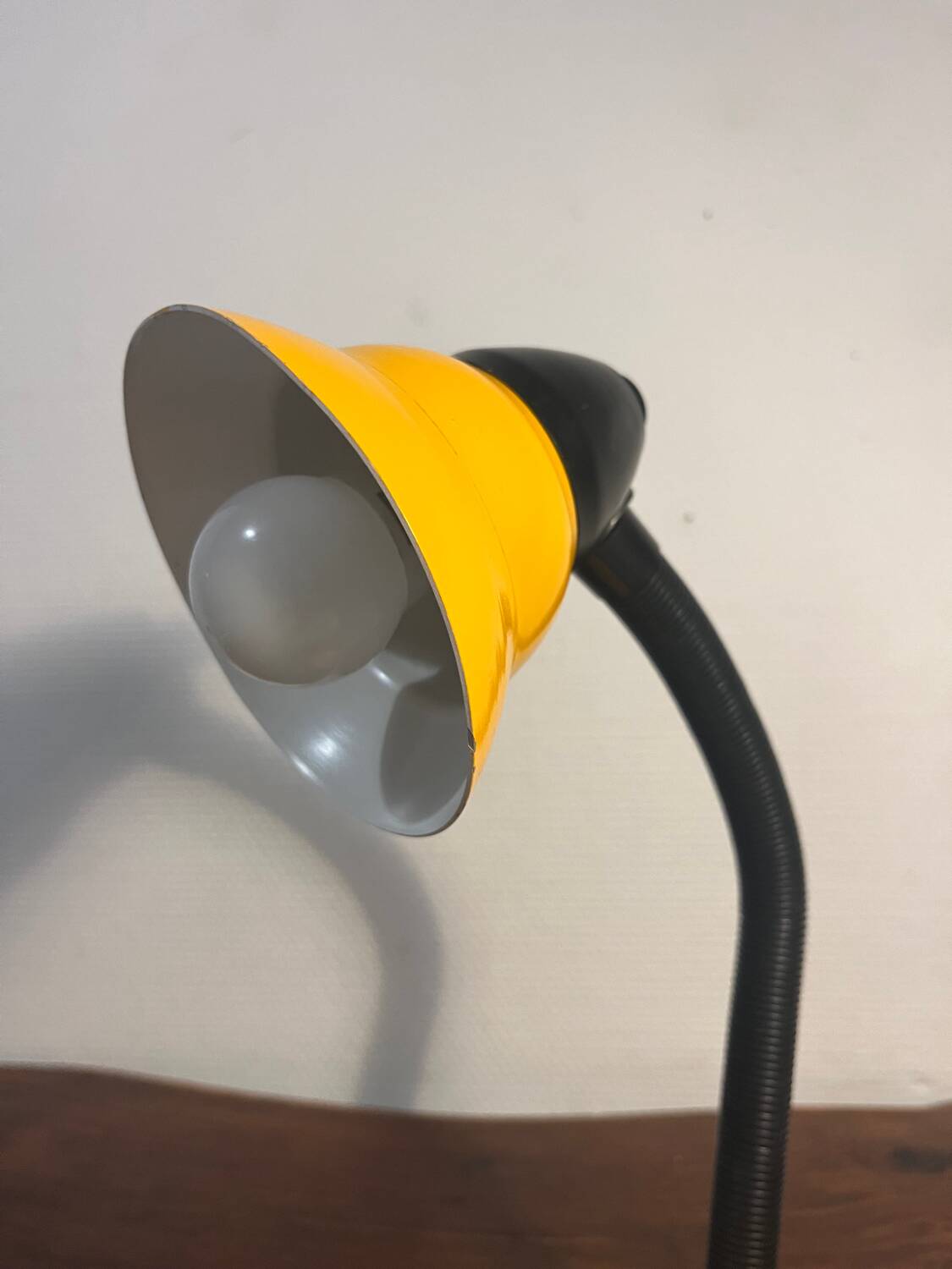 Semi-articulated metal lamp from the 80s