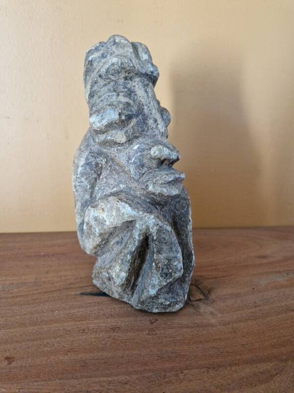 Pomdo statue of the Kissi people of Guinea - Carved stone