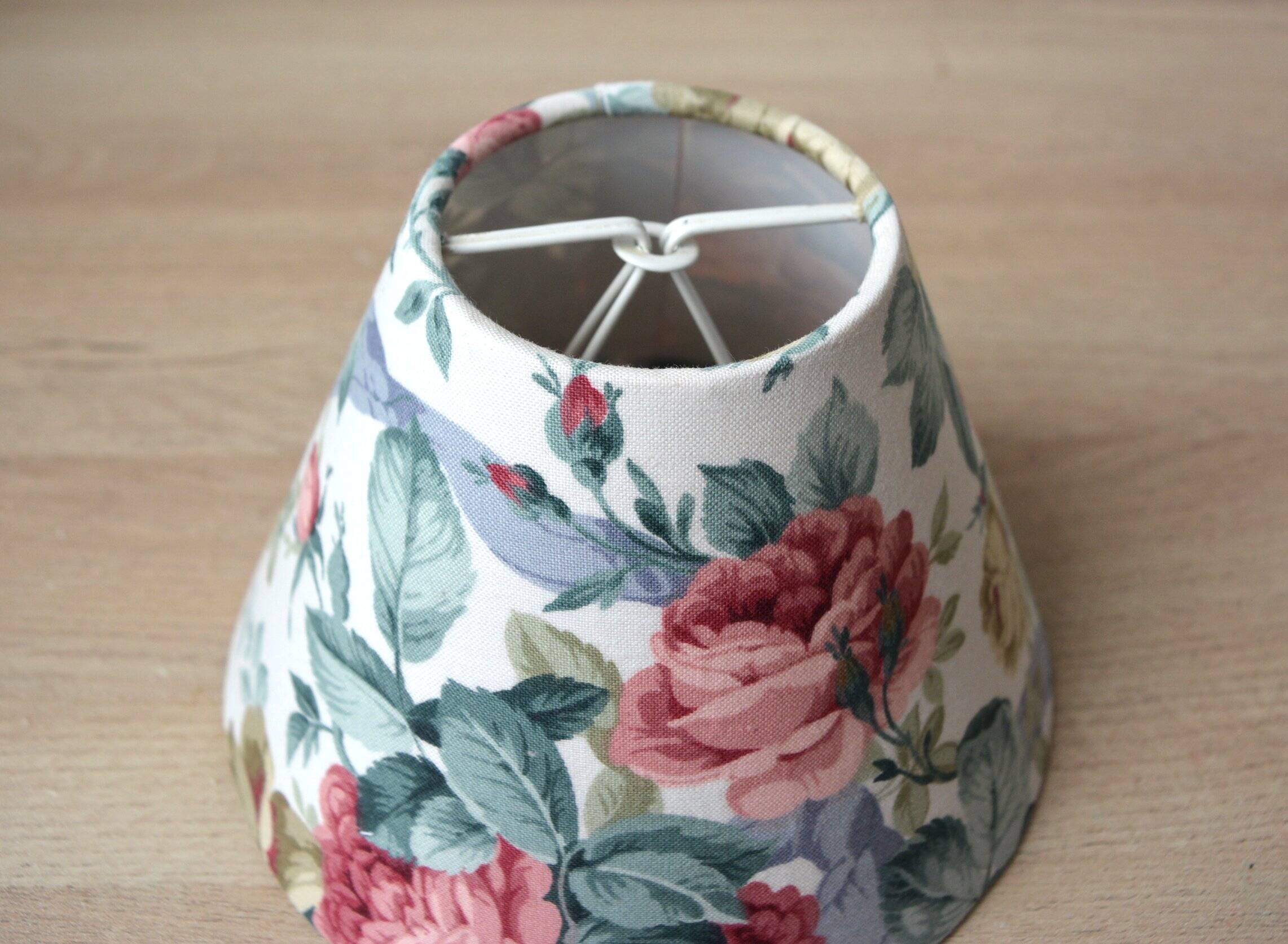 Pink flower lampshade, country-style lampshade.