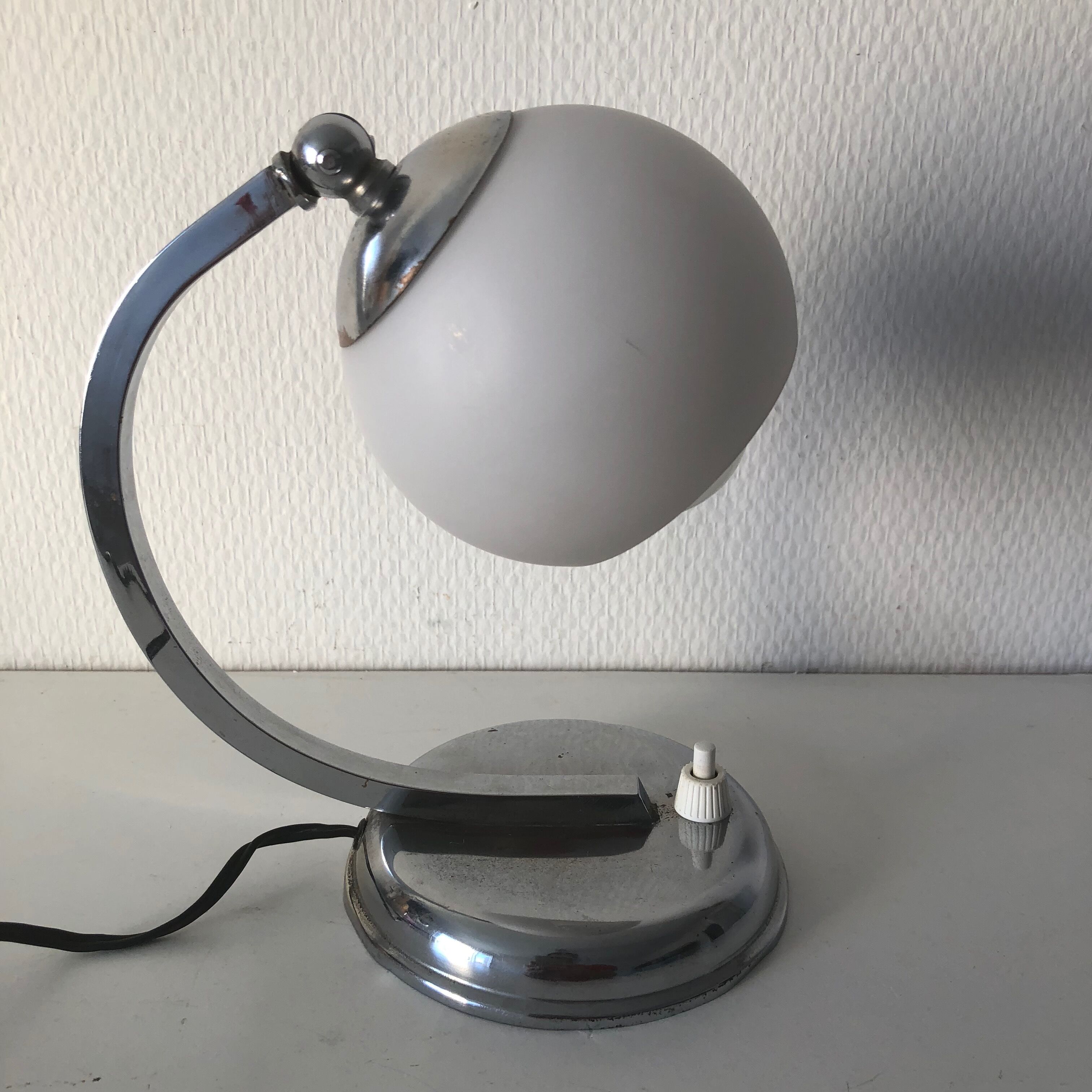 1930 opaline globe table lamp