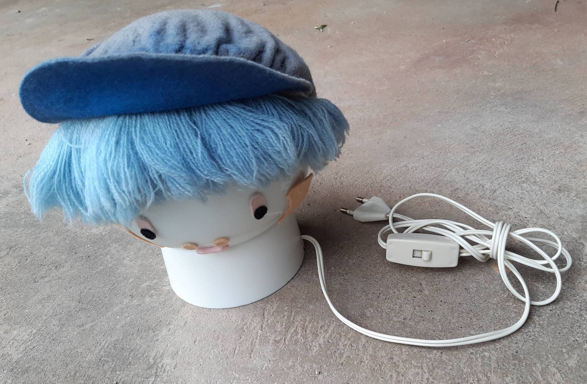 Small blue bedside lamp, child's head globe, vintage 1970