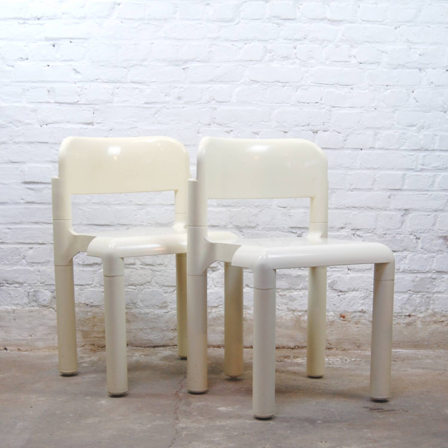 Paire de chaises en plastique UPO d'Eero Aarnio 1979