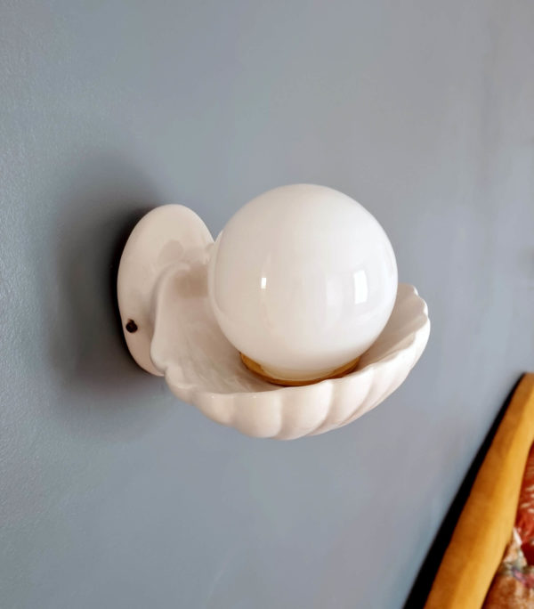 Shell wall lamp