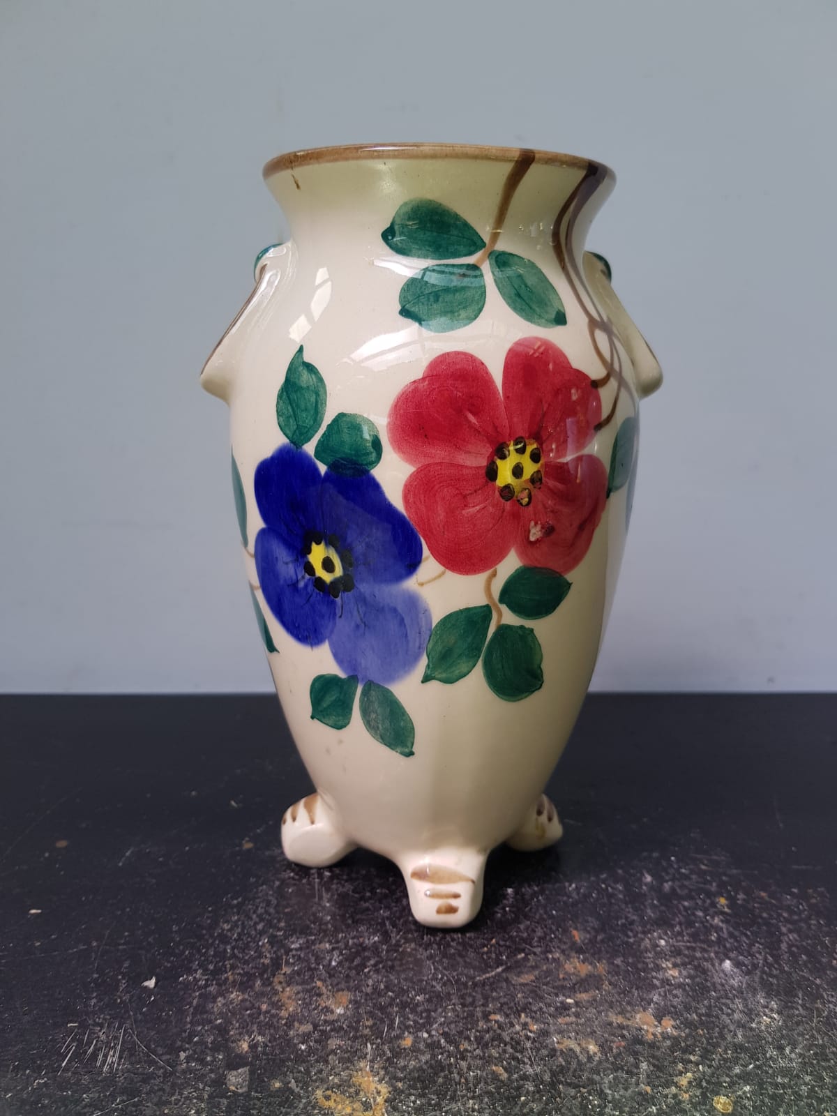 Old white ceramic cove vase & flower décor