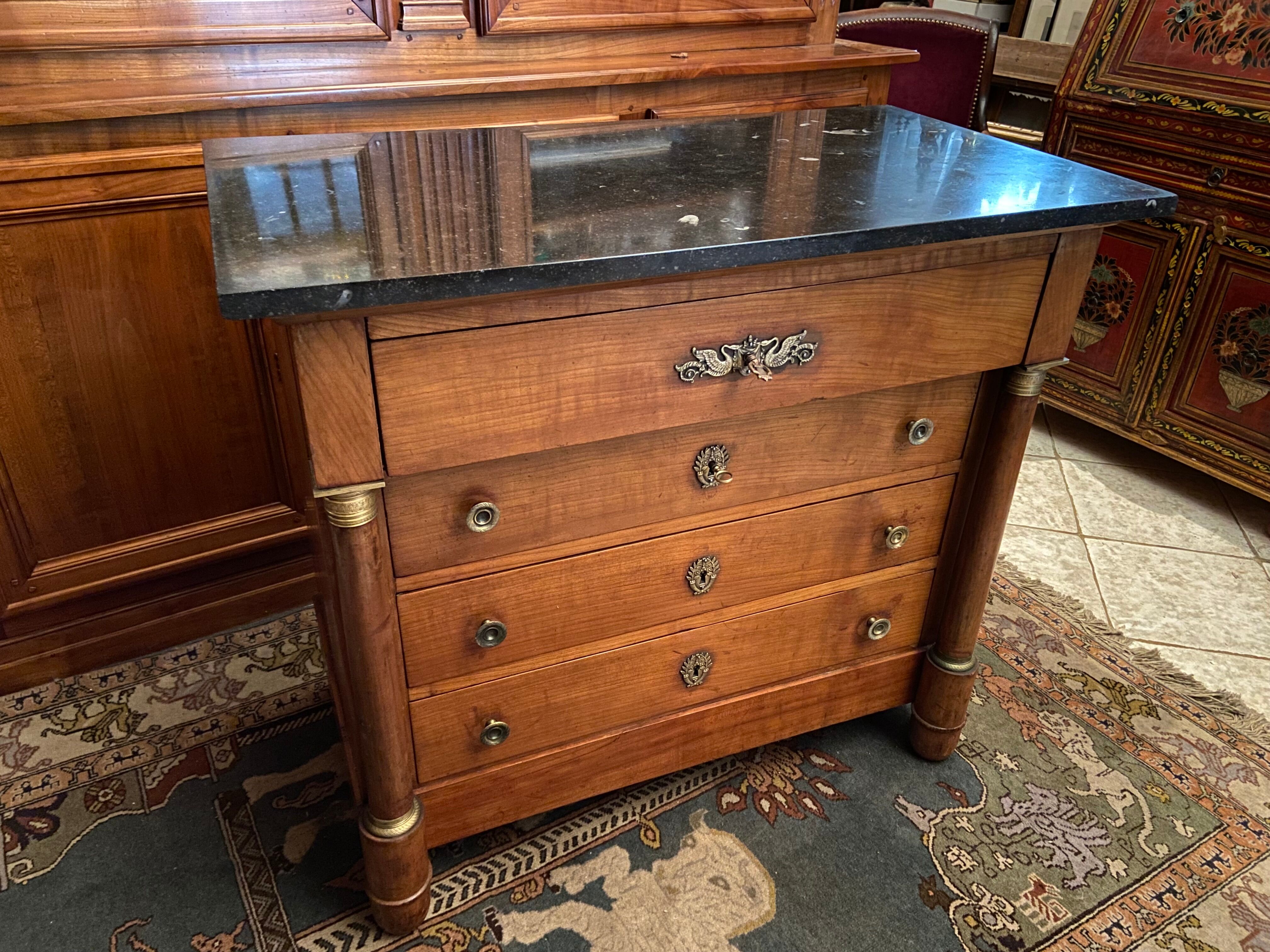 Chest of drawers with columns in blond walnut Empire style XIXth