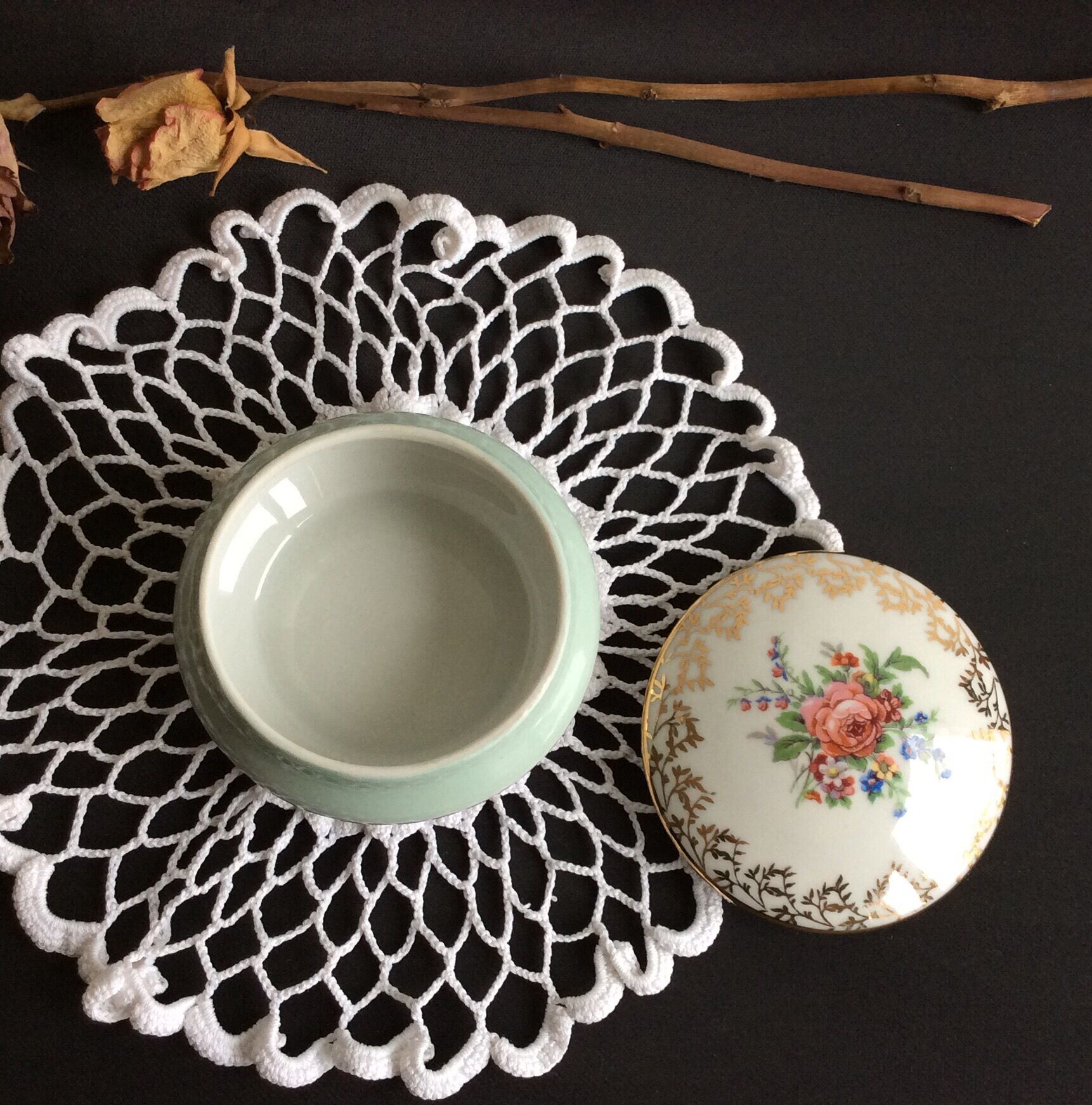 Ancienne bonbonnière, boîte à bijoux,  porcelaine de Couleuvre