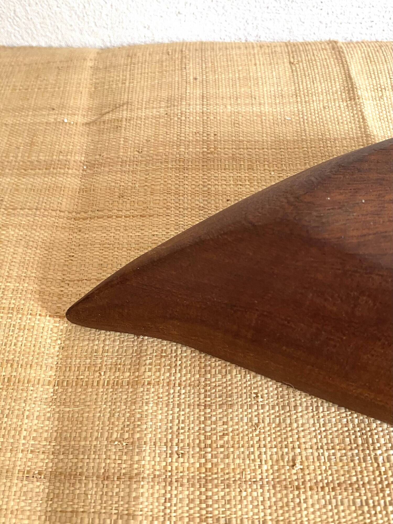 Wooden plate sculpted piece
